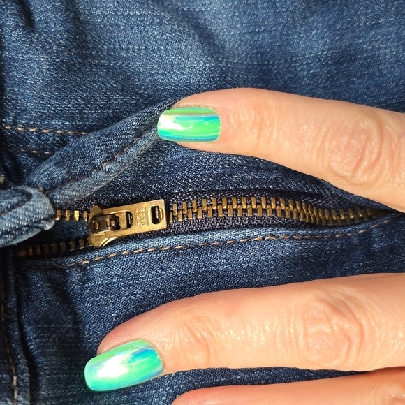 Torrid Bombshell Skinny Premium Stretch High-Rise Destructed Jean 20R - Picture 10 of 16